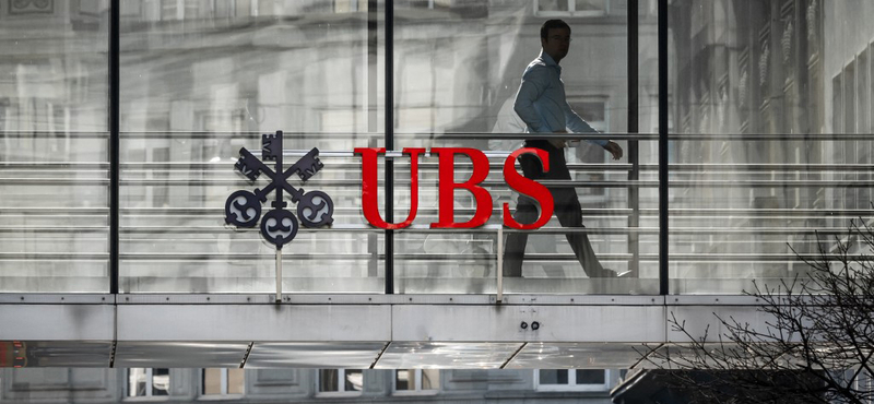 Az összeolvadás miatt hatalmasra nőtt UBS a munkavállalóinak akár 30 százalékát is elbocsáthatja