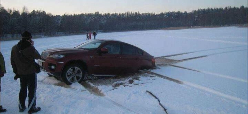 A Hummerek után egy BMW szakadt a tóba?