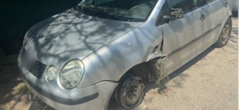 Leszakadt az abroncs a felniről, de akkor sem adta fel a menekülést egy autós Gödöllőnél