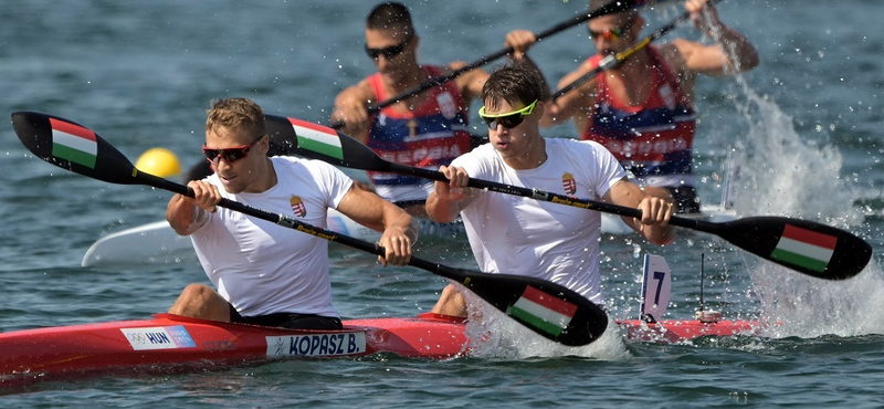 Jól kezdtek a kajak-kenusaink, a női kézilabda- és vízilabda válogatott is a negyedöntőben búcsúzott - ez történt kedden az olimpián