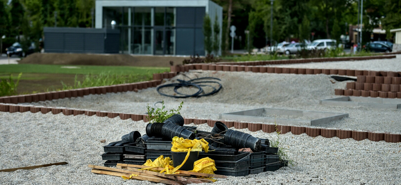 Csodák csodája: elkészült a balatonfüredi parkoló