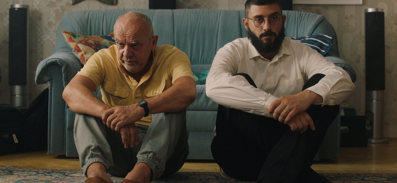 „Egy csomó zsidó a házamban” – Itt van Szabó Kimmel és Bezerédi filmjének előzetese