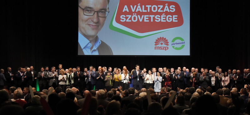 Az LMP után az MSZP is be meri vállalni a Fidesz-közeli plakátcéget