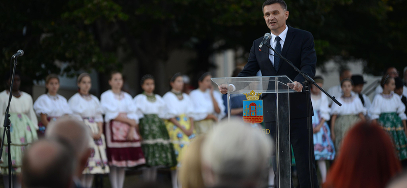 Törvényt sértett a szekszárdi polgármester, amikor iskolában kampányolt