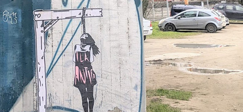 Felakasztott Ilaria Salis jelent meg egy pesti falon, de náciellenes felirattal festették át