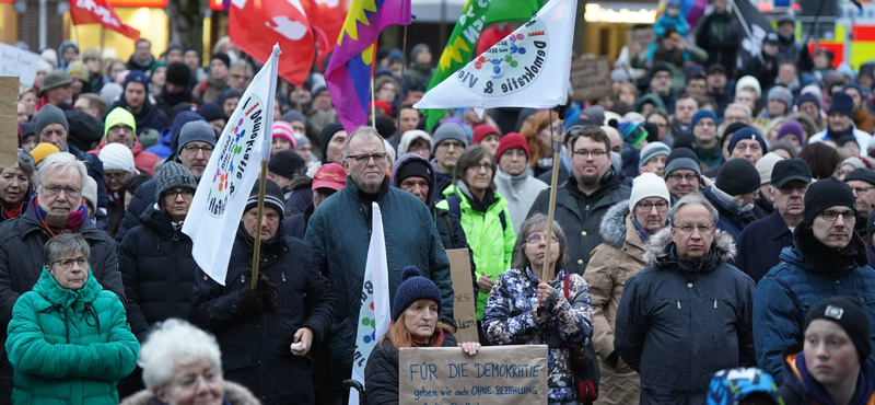 200 ezer ember tüntetett Németországban a szélsőjobboldali AfD ellen és a demokráciáért