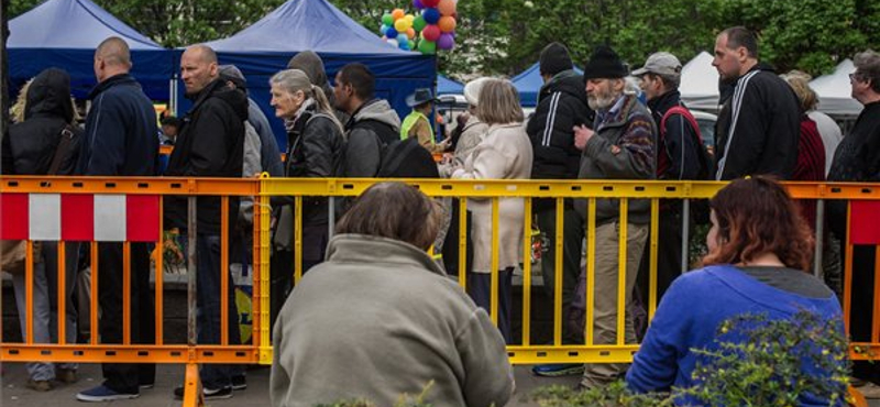 Az éhező kisnyugdíjasok és nagycsaládosok gondját titkolná a kormány?