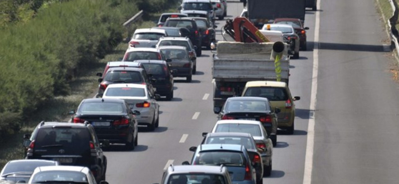 Két balesetben hét autó rohant egymásba az M1-esen