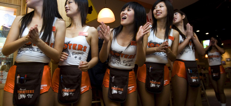 Álláskereső vetélkedőben keres lányokat a Hooters Budapesten