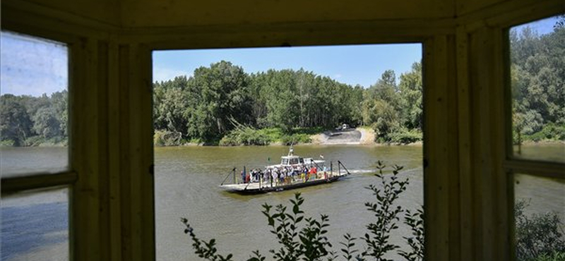 Újraindították a borsodi kompot, amire 22 éve vártak már