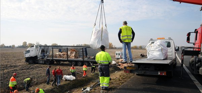 Még életveszélyben van a tömegbaleset sérültje