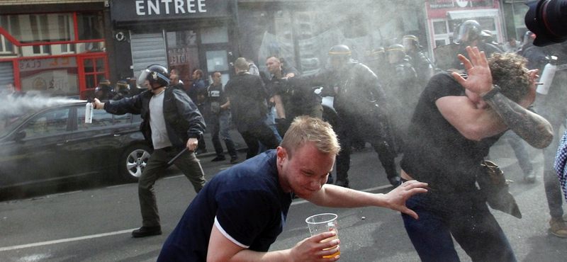 Videó: Így próbálták megfékezni a Lille-ben randalírozó angol szurkolókat