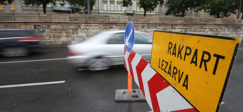 Fotó: több kilométeres dugó a budai alsó rakparton