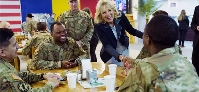 Jill Biden: Az ukrán anyák gyerekeikért vállalt küzdelme csodálatra méltó