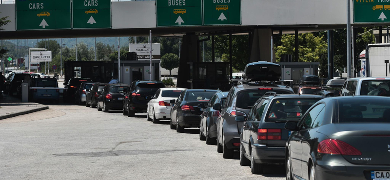 Hamarabb indított buszok, lemondott utak - improvizálnak az irodák a szigorítások miatt