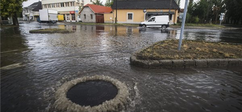 Feltörték a polgármester autóját, bizalmas iratok tűnhettek el