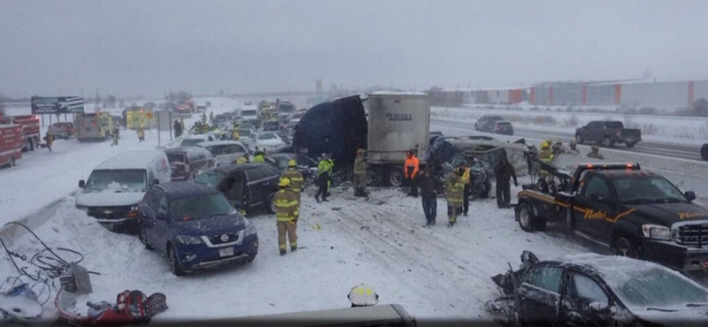 Videó érkezett a 131 autót érintő amerikai tömegkarambolról