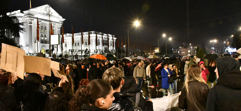 Tüntetések törtek ki Szkopjéban, a diszkótűz felelőseinek megbüntetését követelik