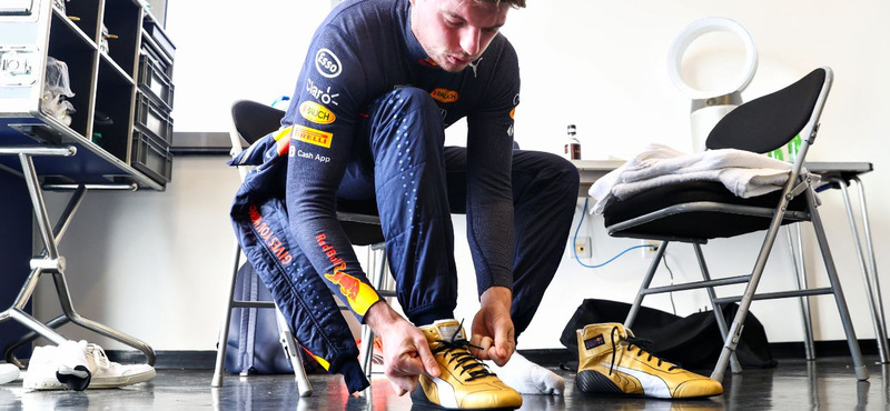 Verstappen aranyszínű cipőben tért vissza a munkába