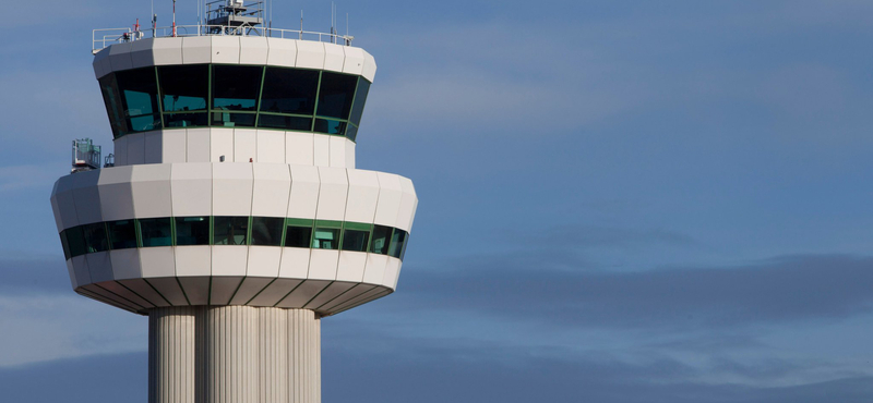 Leállt a londoni Gatwick repülőtér, budapesti gép is érintett