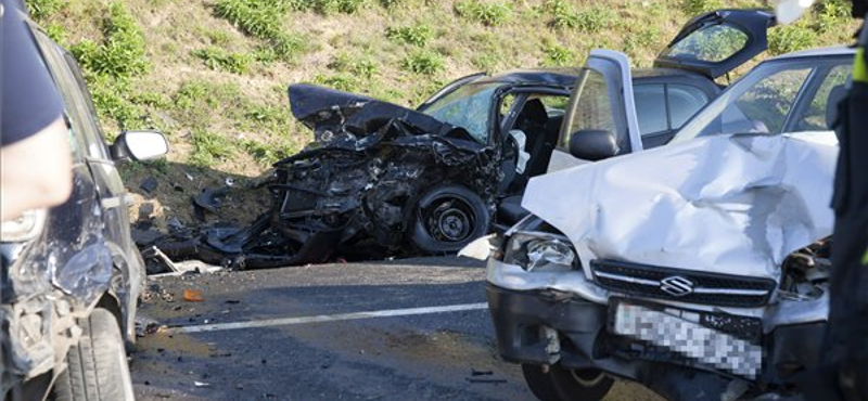 Fotók: Durva baleset volt délelőtt a 7-esen