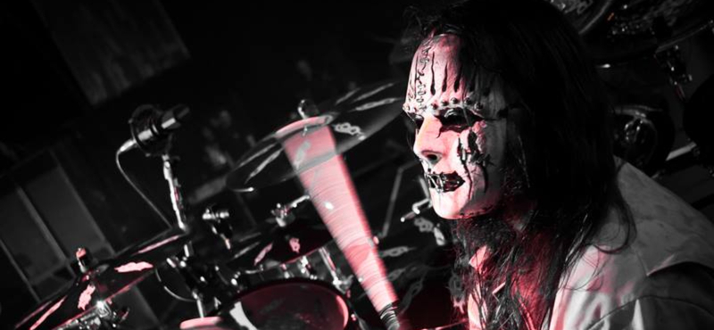 46 évesen, álmában meghalt a Slipknot alapító dobosa, Joey Jordison