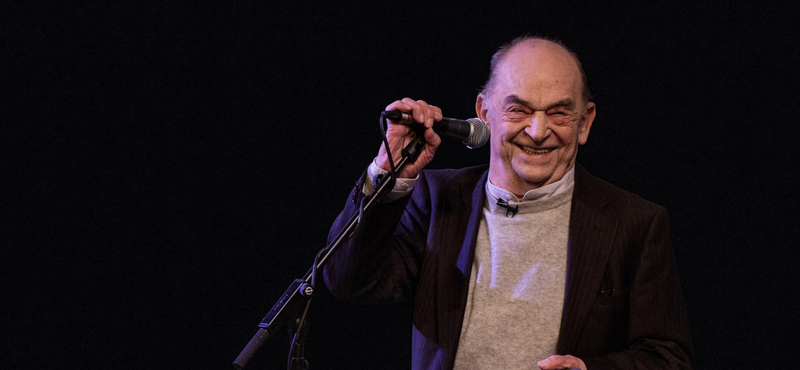 „Egy színész maradjon a színpadon, szórakoztasson, kápráztasson, hiszen ez a dolga” –  Bodrogi Gyula 90 éves
