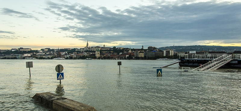 Takarítanak Budapesten, a Margitsziget még zárva lesz egy ideig