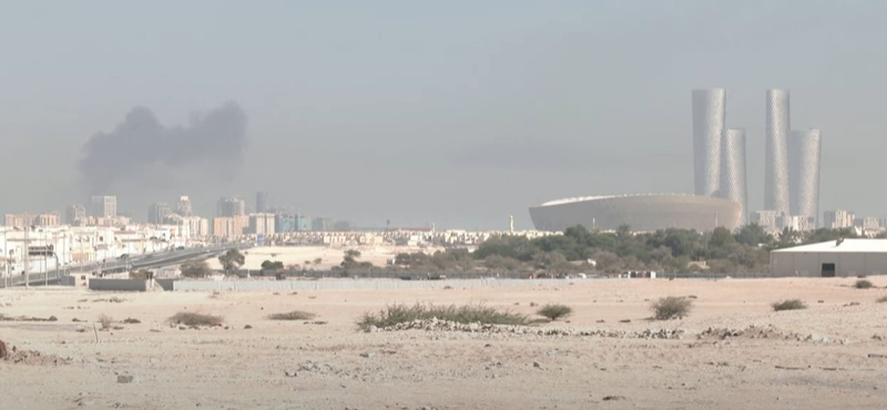 Tűzvész tombol az egyik katari stadion közelében