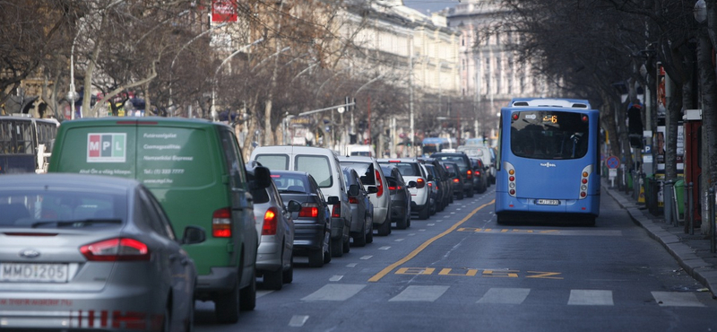 Így magyarázza a BKK a budapesti gigadugót