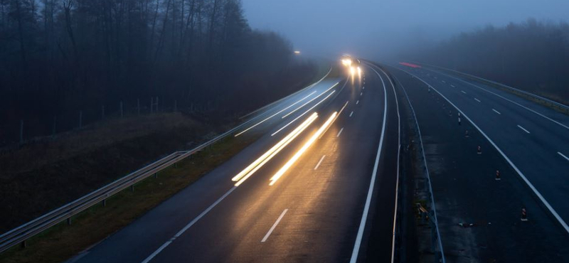 Szabálysértési bírság járhat egy feleslegesen bekapcsolt ködlámpáért