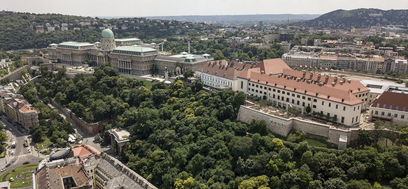 24.hu: Rács mögé került egy olyan miniszterelnökségi vezető, aki korrupció miatt visszatartott uniós forrásokkal foglalkozott