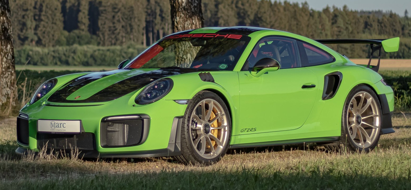 Pénzből és bátorságból is rengeteg kell ehhez a szupermérges Porsche 911 GT2 RS-hez