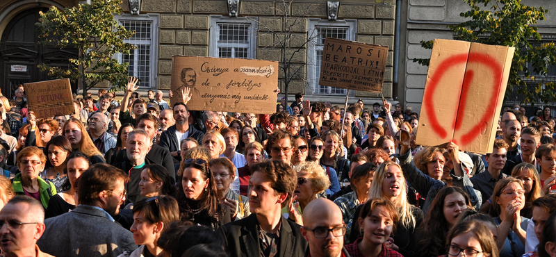 Az Észak-Budapesti Tankerület pedagógusai szerint a kormány állandó fenyegetésekkel terror alatt tartja a tanárokat