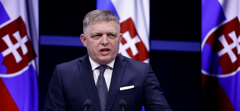 Politico: Fico Orbán példáját követve bontaná le a szabad sajtót Szlovákiában
