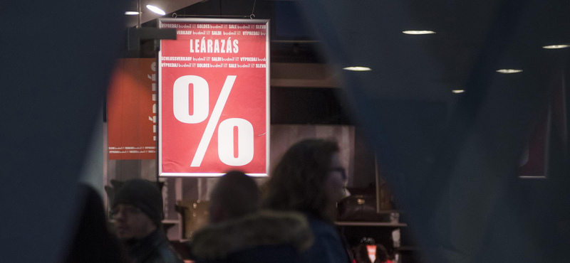 A bolt bejáratánál és az akciós újságban is fel kell tüntetni a kormány által kitalált kötelező akciót
