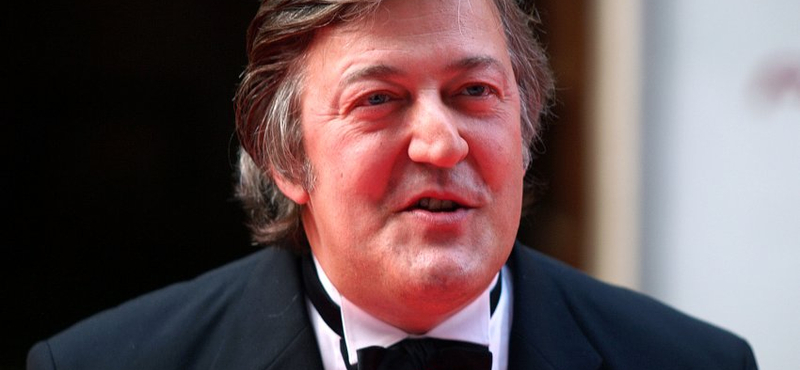 Stephen Fry kiállt a Budapest Pride mellett, modern fasizmusnak nevezte a magyar helyzetet