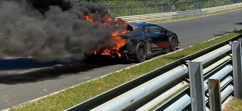 Lángba borult a Nürburgringen egy prototípus Lamborghini