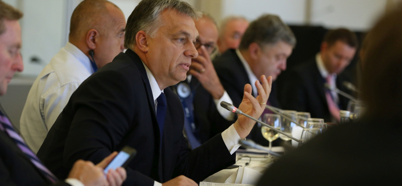 Orbán az ukránok vízummentességéért lobbizik Brüsszelben