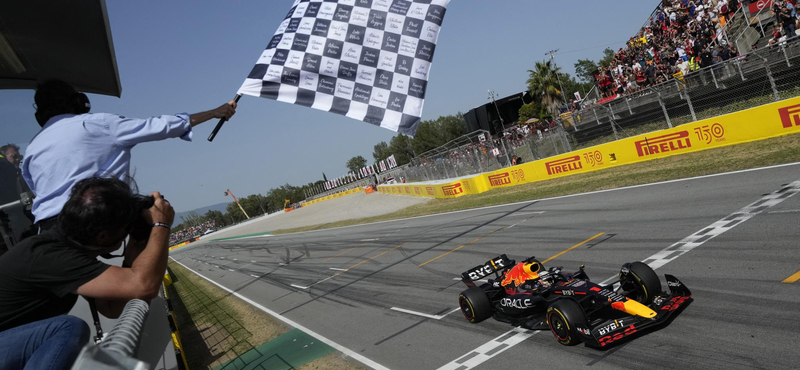 A Ferrari hibázott, Verstappen behúzta a Spanyol Nagydíjat