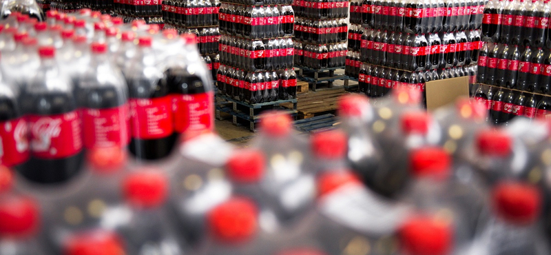 A Coca-Cola azért nyomja még a műanyagot, mert az emberek állítólag ezt várják