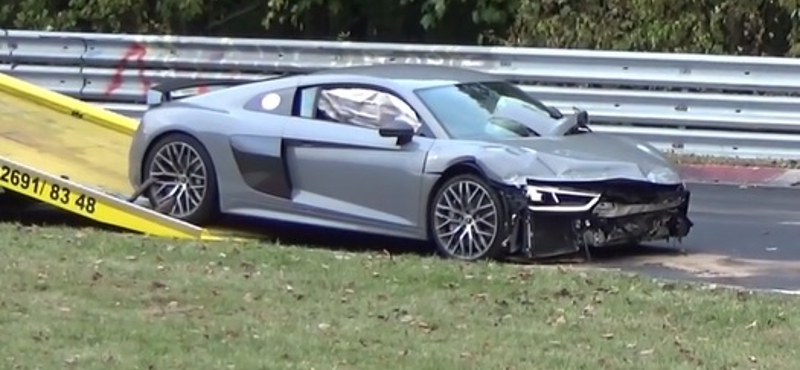 Két vadiúj Audi R8-at is leamortizáltak – videó