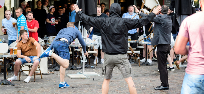 Videó: Újra balhéztak az orosz szurkolók, csak most Lille-ben