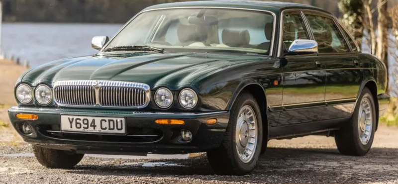 Eladó II. Erzsébet Jaguarja, amelyre még James Bond is büszke lehetne