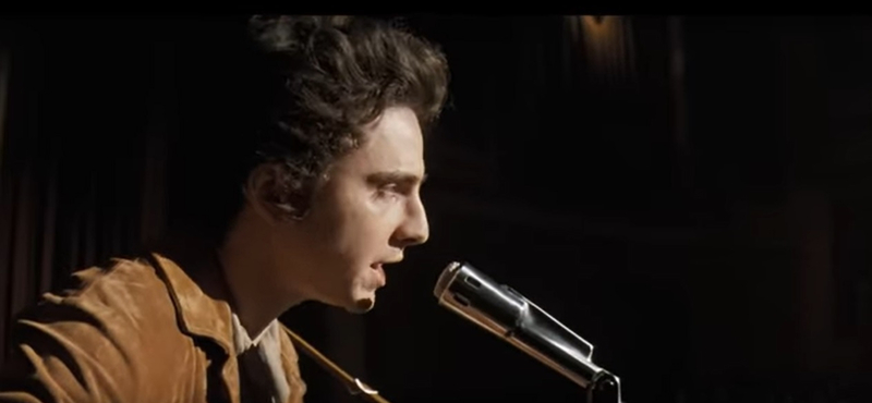 Így énekel Dylant Timothée Chalamet – kijött az első előzetes a Bob Dylan-filmből