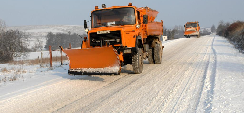 Balesetveszélyes a hókotrók előzése