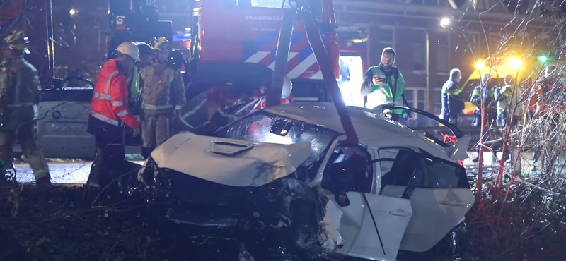 Magyar rendszámú autó zuhant egy csatornába Hollandiában, a sofőr meghalt