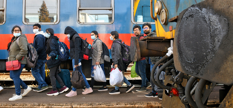 Teljes és azonnali uniós védelmet javasol az ukrajnai menekülteknek Brüsszel