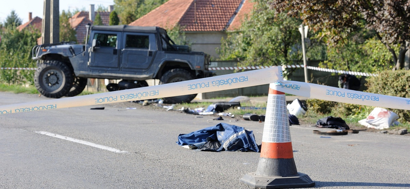 Szakértő: Padlógázzal ütötte el a rendőrt az osztrák hummeres