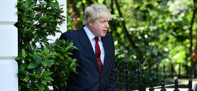 Gyarmati státusszal riogat lemondólevelében Boris Johnson